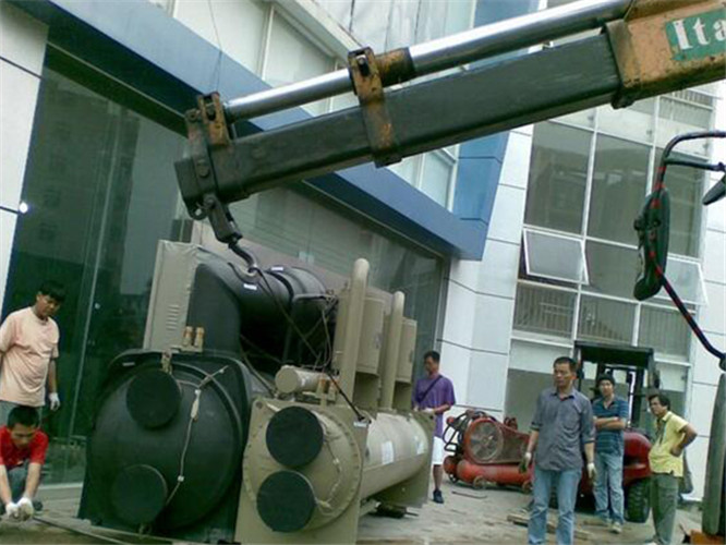 江干区随车吊和汽车吊的核心区别是什么？哪种更省钱？