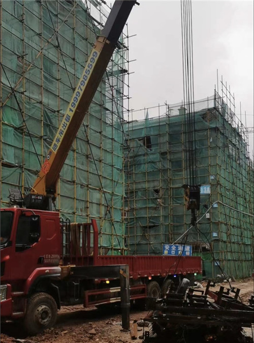 江干区“慢工细活”—— 吊车的 “微动控制” 技术